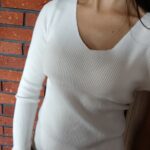 Sweter w prążek biały